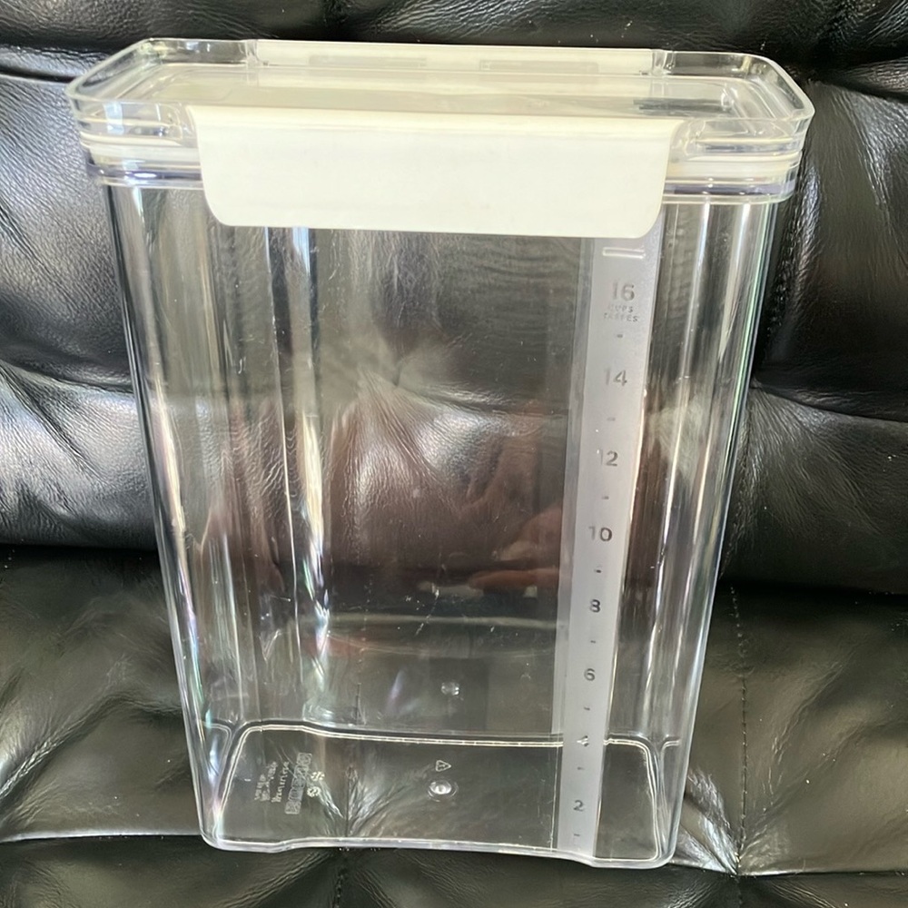 Locking 16 cup Food Storage Container Kitchen storage